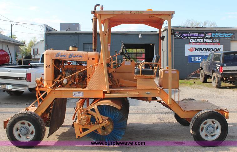 image for item K6814 Broce Broom T-10 sweeper