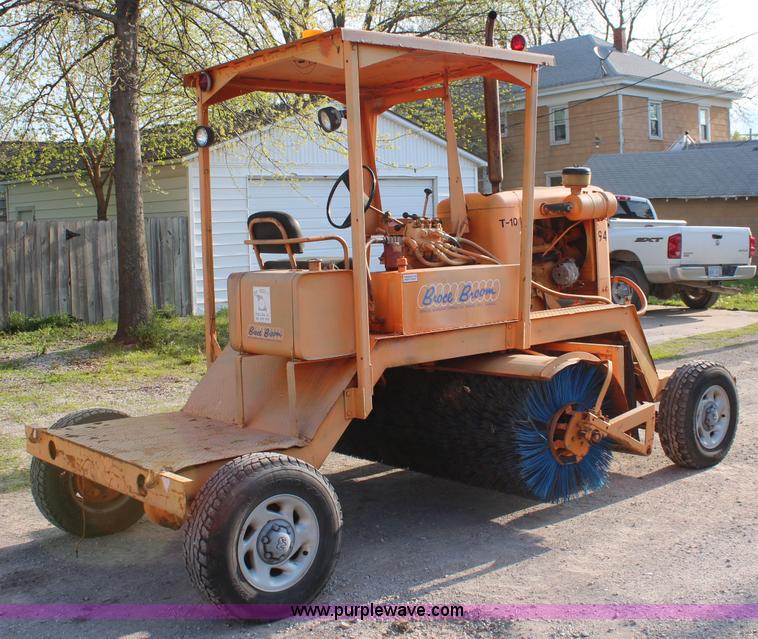 image for item K6814 Broce Broom T-10 sweeper