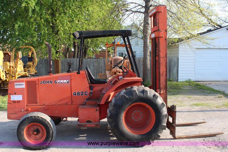 image for item K6815 John Deere 482C forklift