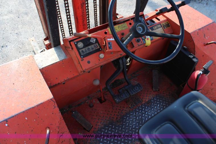 image for item K6815 John Deere 482C forklift