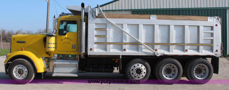 image for item K6995 2000 Kenworth W900 dump truck