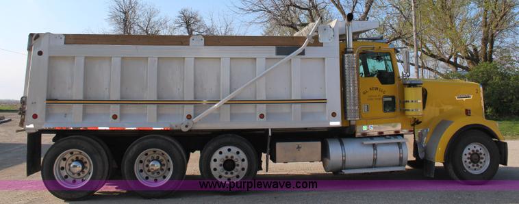 image for item K6995 2000 Kenworth W900 dump truck