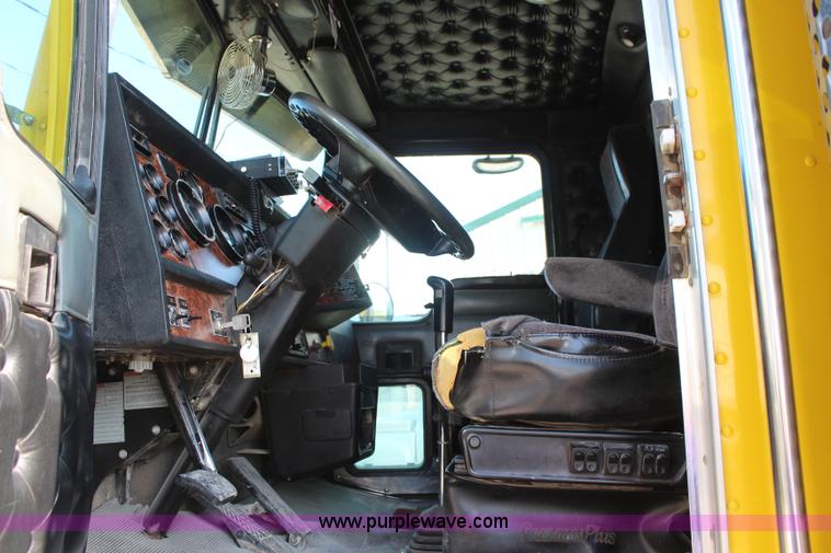 image for item K6995 2000 Kenworth W900 dump truck