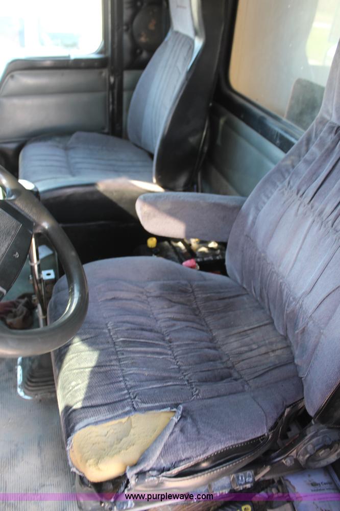 image for item K6995 2000 Kenworth W900 dump truck