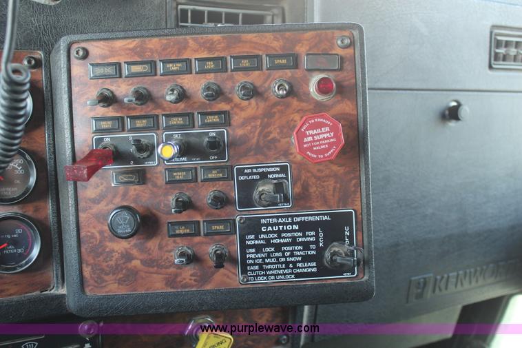 image for item K6995 2000 Kenworth W900 dump truck