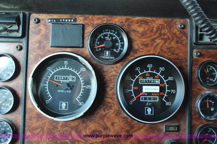 image for item K6995 2000 Kenworth W900 dump truck