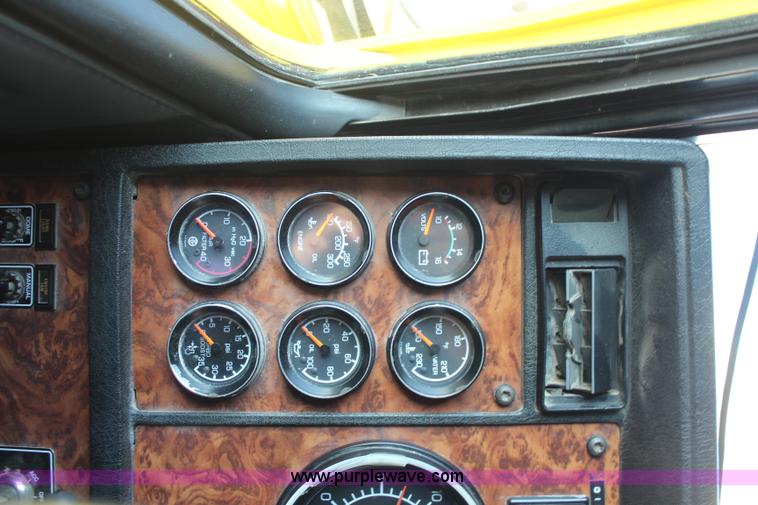 image for item K6995 2000 Kenworth W900 dump truck