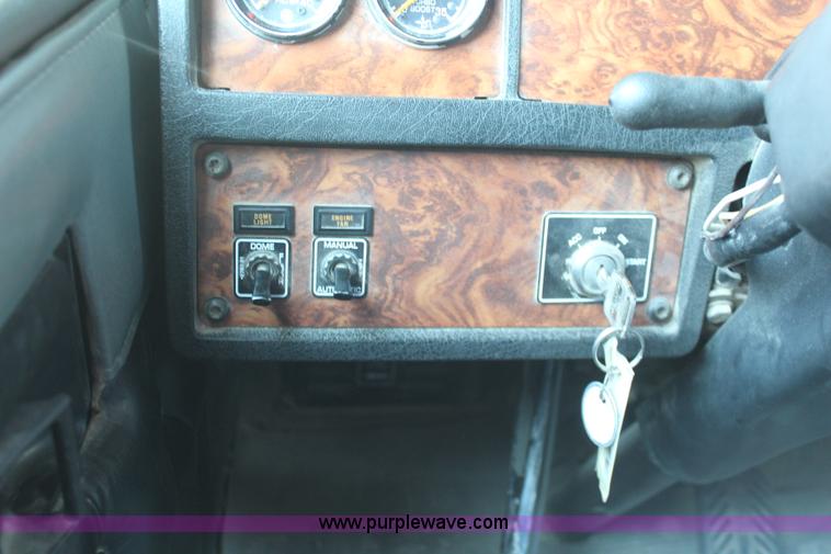 image for item K6995 2000 Kenworth W900 dump truck