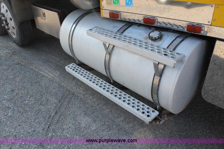 image for item K6995 2000 Kenworth W900 dump truck