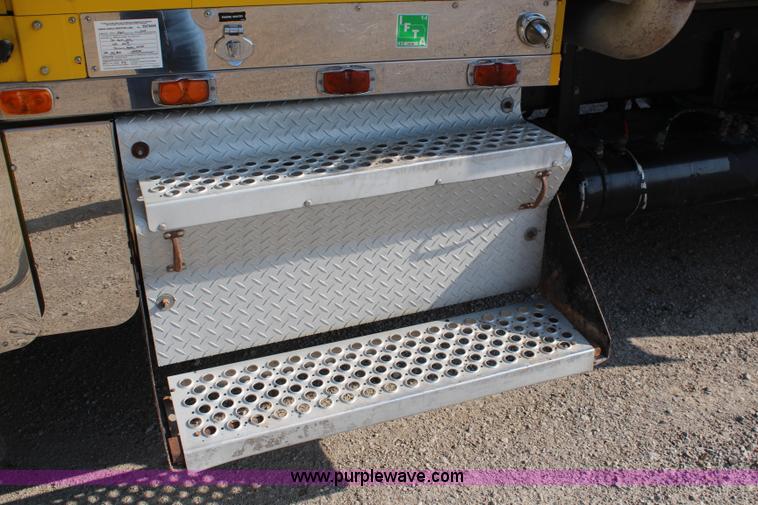 image for item K6995 2000 Kenworth W900 dump truck