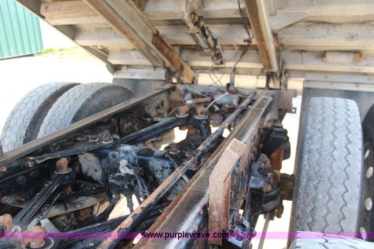 image for item K6995 2000 Kenworth W900 dump truck