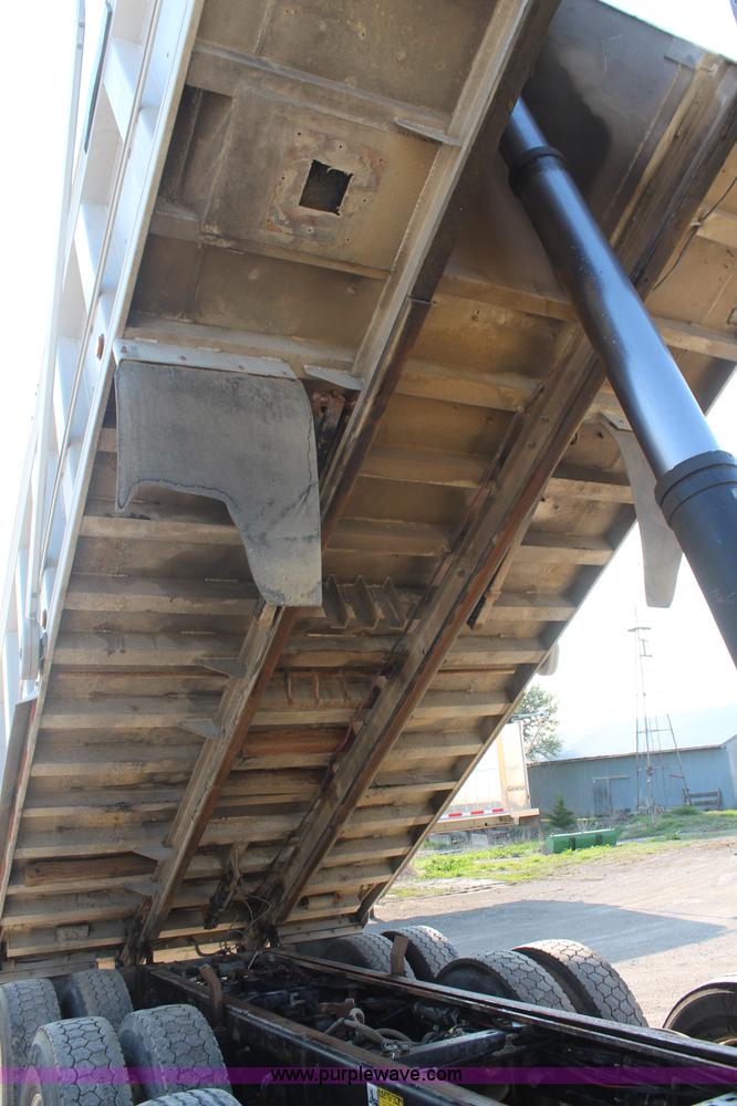 image for item K6995 2000 Kenworth W900 dump truck