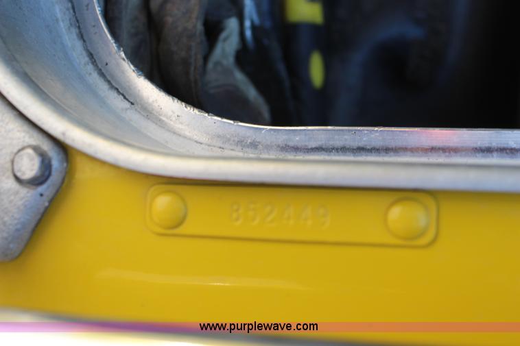 image for item K6995 2000 Kenworth W900 dump truck