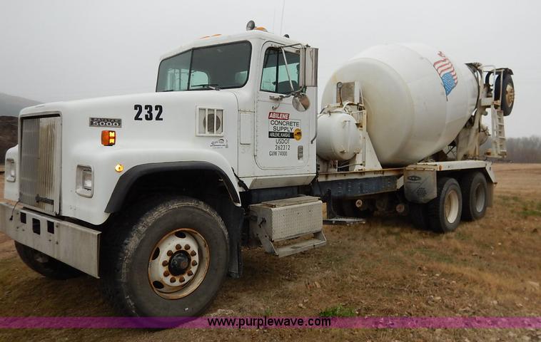 image for item K7381 1998 International 5070 mixer truck