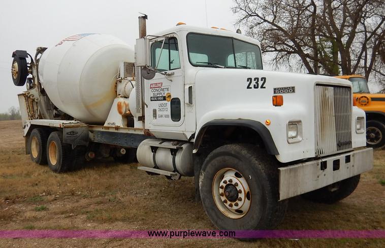 image for item K7381 1998 International 5070 mixer truck
