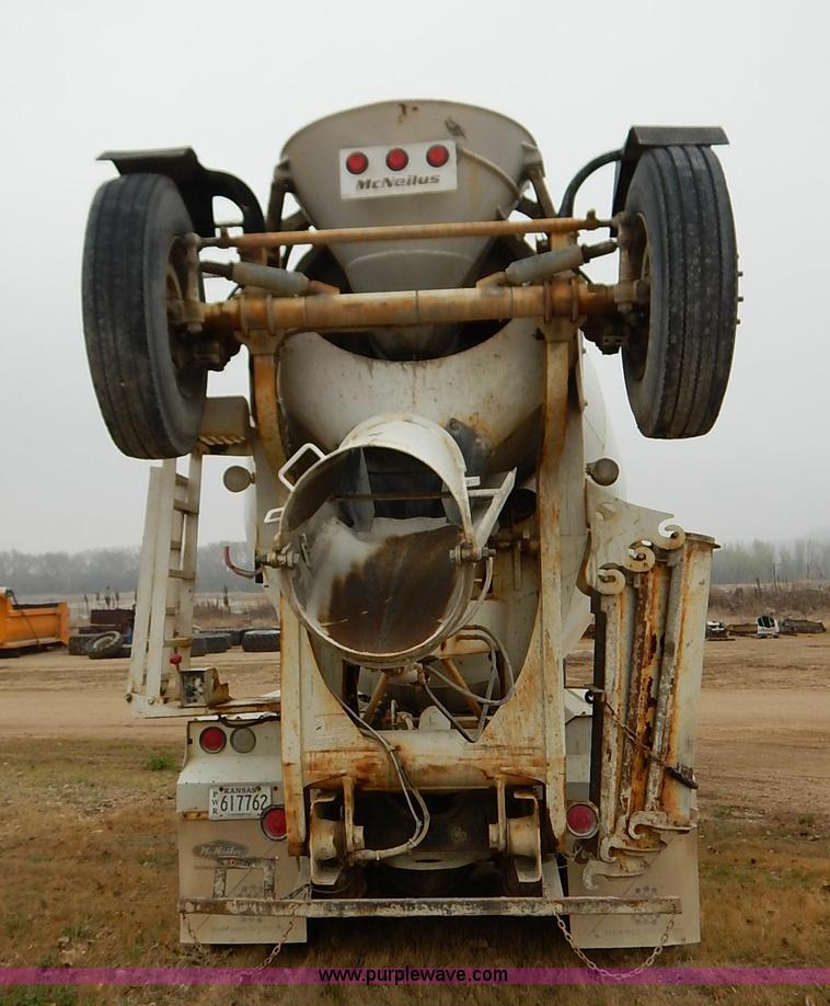 image for item K7381 1998 International 5070 mixer truck