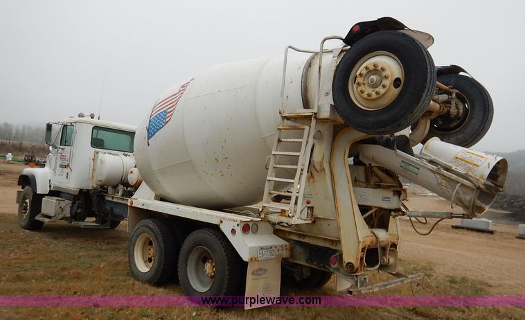 image for item K7381 1998 International 5070 mixer truck
