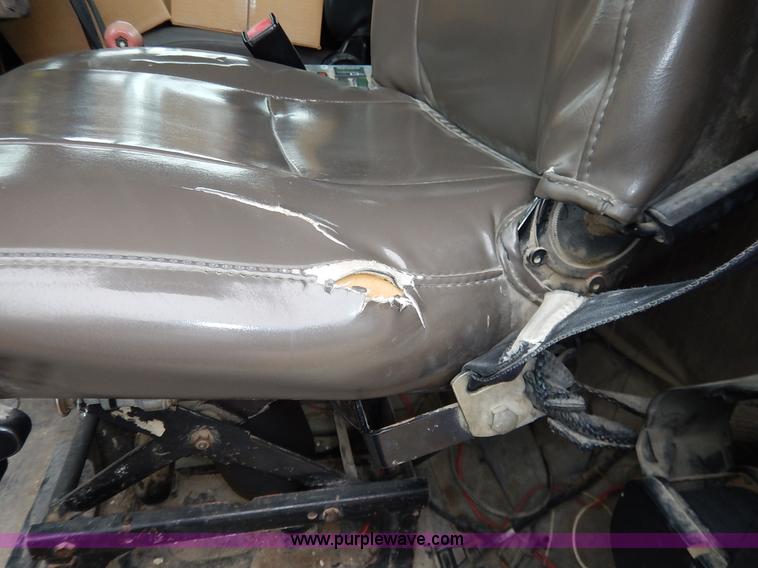 image for item K7381 1998 International 5070 mixer truck