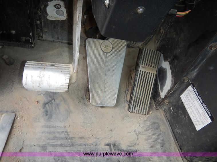 image for item K7381 1998 International 5070 mixer truck