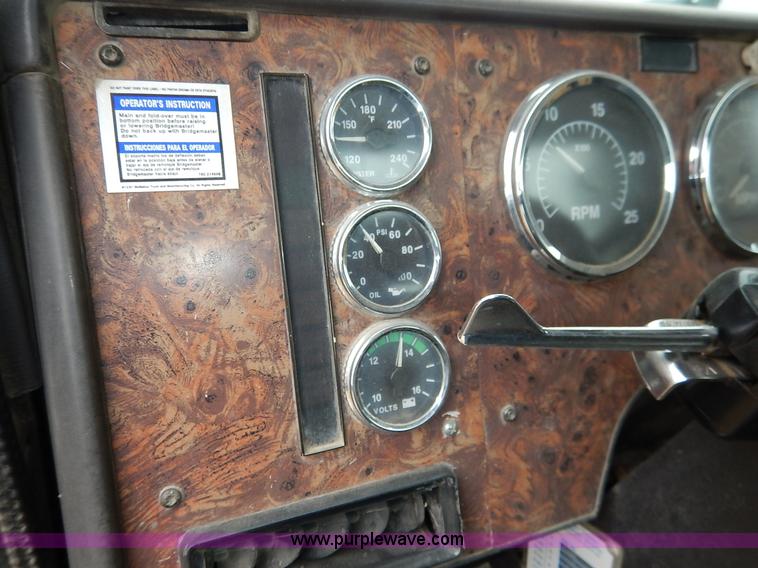 image for item K7381 1998 International 5070 mixer truck