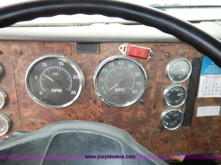 image for item K7381 1998 International 5070 mixer truck