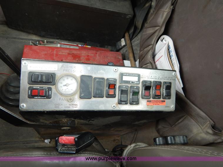 image for item K7381 1998 International 5070 mixer truck