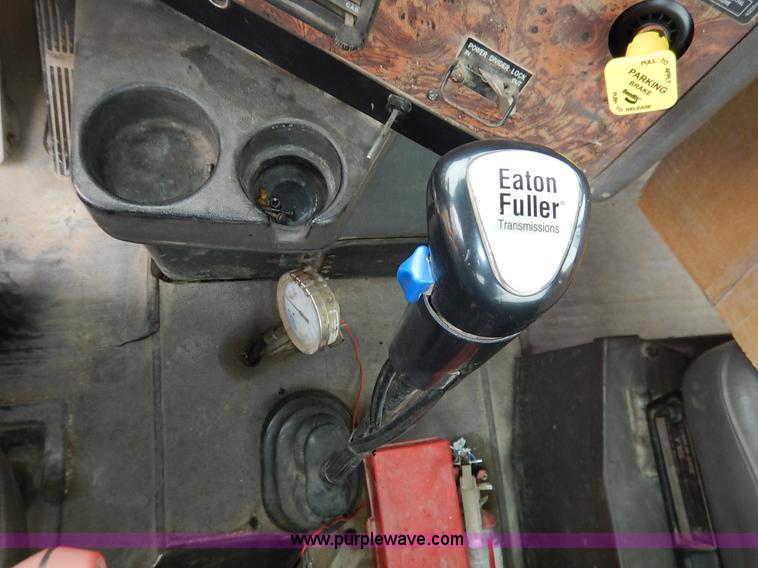 image for item K7381 1998 International 5070 mixer truck