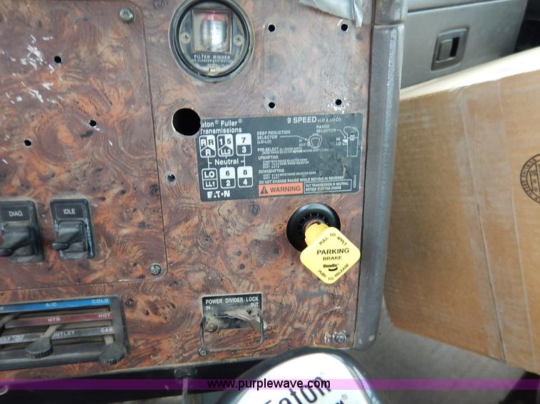 image for item K7381 1998 International 5070 mixer truck