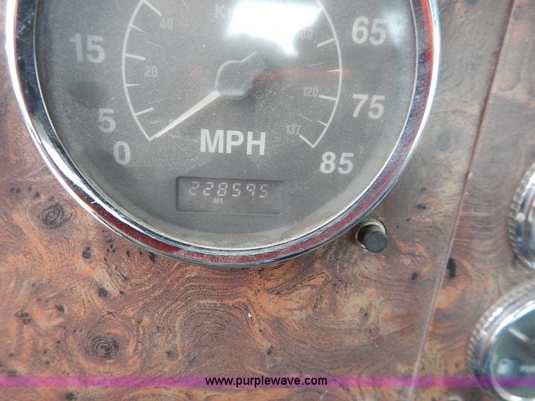 image for item K7381 1998 International 5070 mixer truck