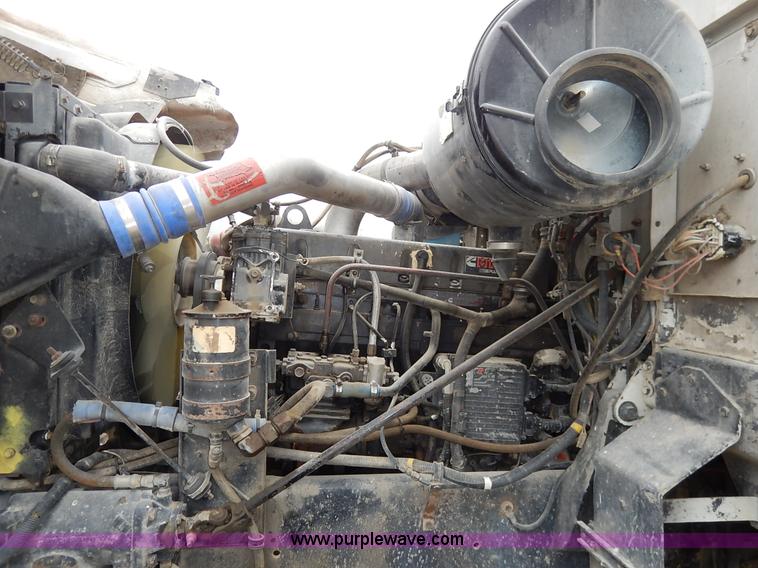 image for item K7381 1998 International 5070 mixer truck