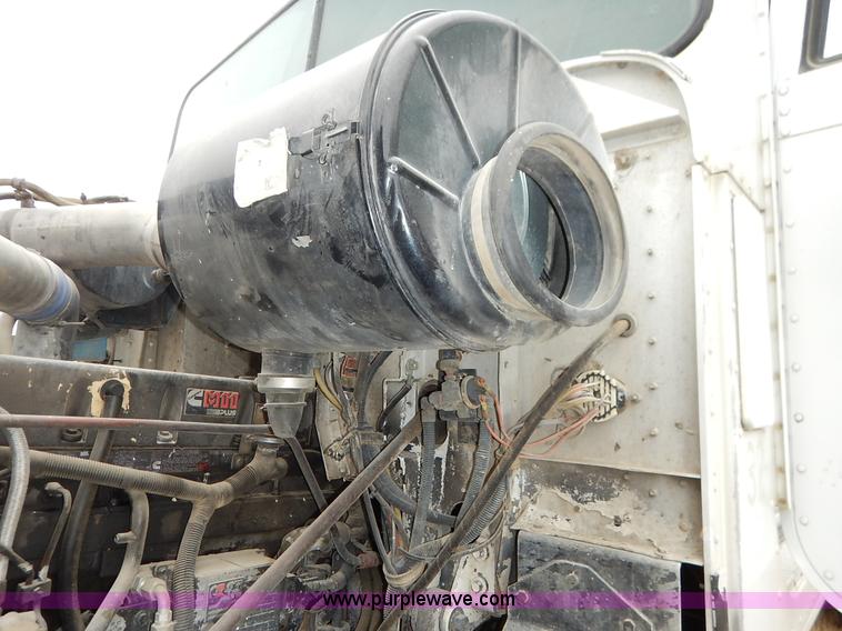 image for item K7381 1998 International 5070 mixer truck