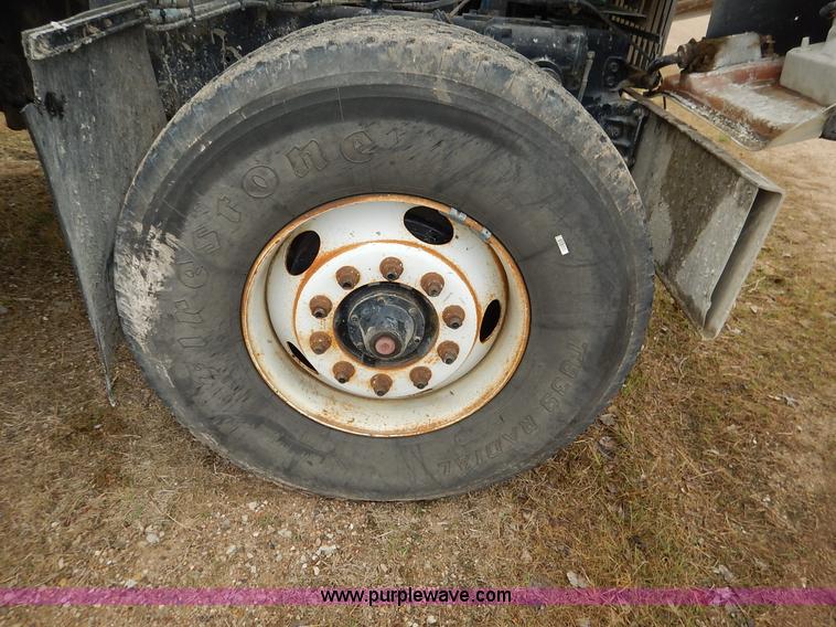 image for item K7381 1998 International 5070 mixer truck