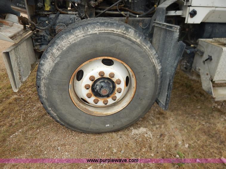 image for item K7381 1998 International 5070 mixer truck