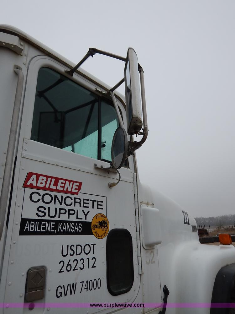 image for item K7381 1998 International 5070 mixer truck