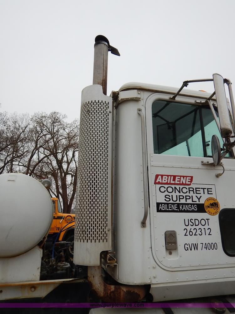 image for item K7381 1998 International 5070 mixer truck