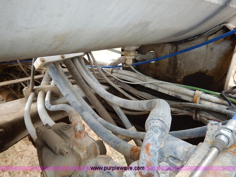 image for item K7381 1998 International 5070 mixer truck