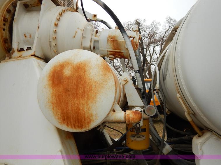 image for item K7381 1998 International 5070 mixer truck