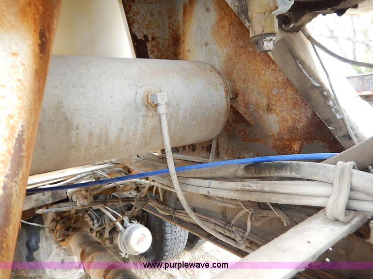 image for item K7381 1998 International 5070 mixer truck