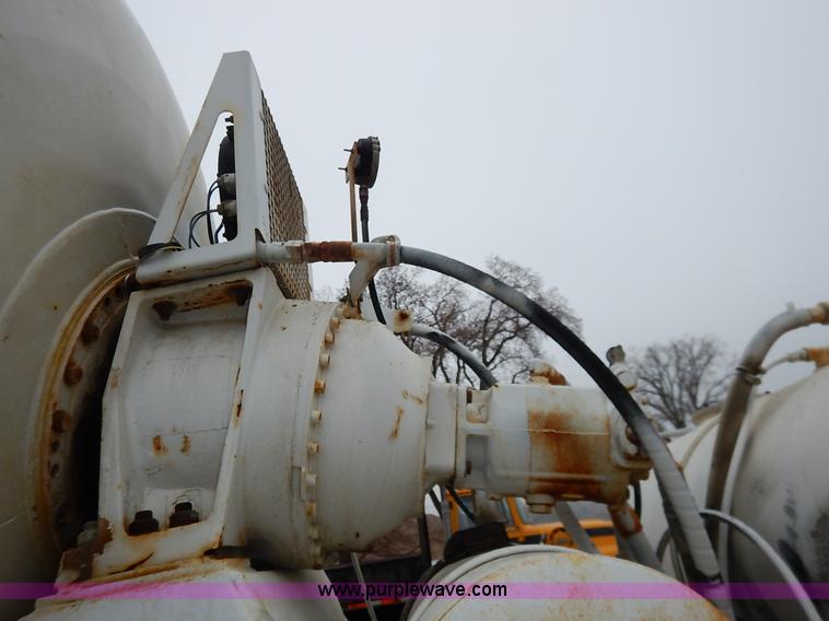 image for item K7381 1998 International 5070 mixer truck