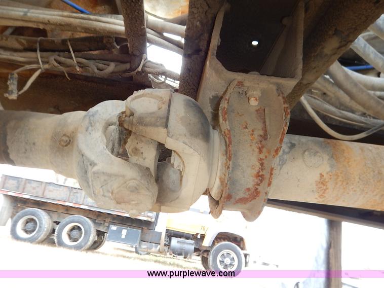 image for item K7381 1998 International 5070 mixer truck