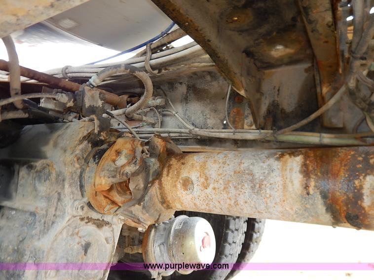 image for item K7381 1998 International 5070 mixer truck