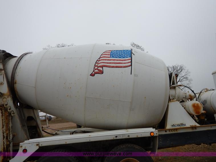 image for item K7381 1998 International 5070 mixer truck