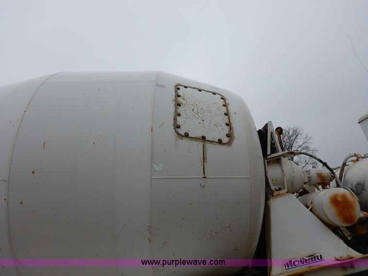 image for item K7381 1998 International 5070 mixer truck