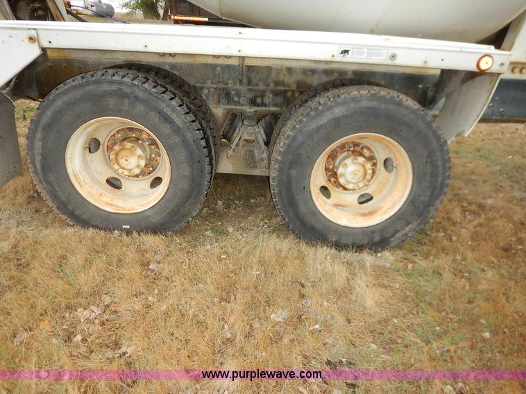 image for item K7381 1998 International 5070 mixer truck