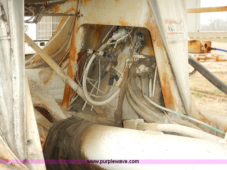 image for item K7381 1998 International 5070 mixer truck