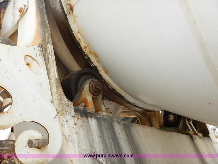image for item K7381 1998 International 5070 mixer truck