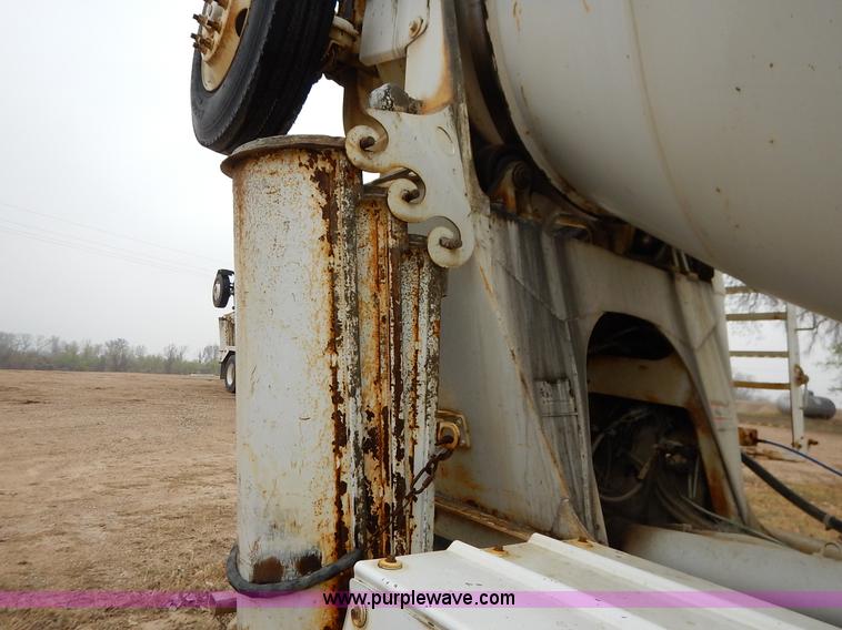 image for item K7381 1998 International 5070 mixer truck