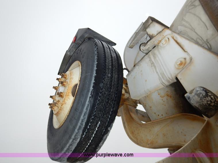 image for item K7381 1998 International 5070 mixer truck