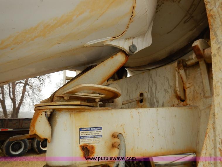 image for item K7381 1998 International 5070 mixer truck