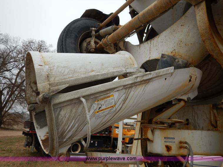 image for item K7381 1998 International 5070 mixer truck